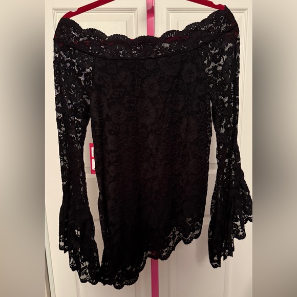 Vince Camuto Off-The-Shoulder Lace Blouse - Picture 5 of 6